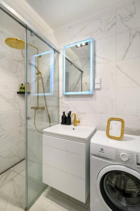 2Budapest Eye-Freegym And Sauna Luxury Home מראה חיצוני תמונה